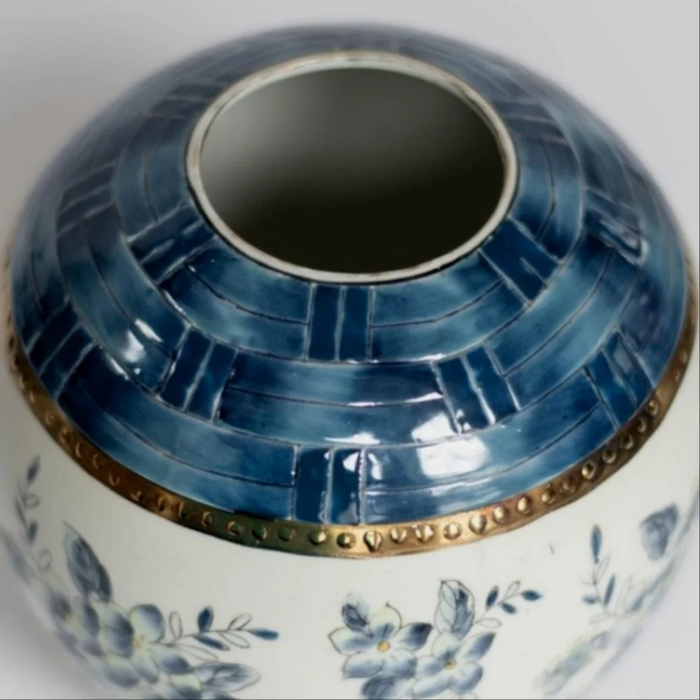 N/A round blue
